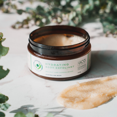 Hydrating Body Exfoliant with Walnut and Sandalwood