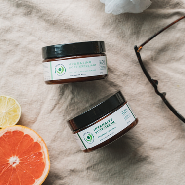 Hydrating Body Exfoliant with Walnut and Sandalwood